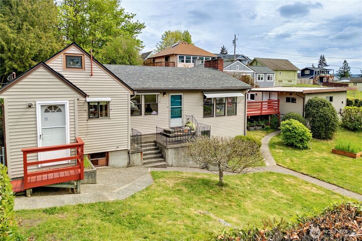 Property Photo: 1408 Winfield Avenue WA 98310