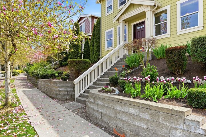 Property Photo:  2773 NE Magnolia Street  WA 98029 