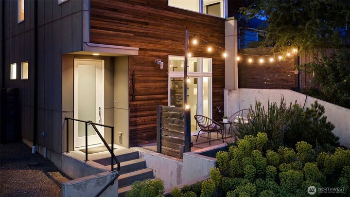 Property Photo:  3918 S Hudson Street  WA 98118 