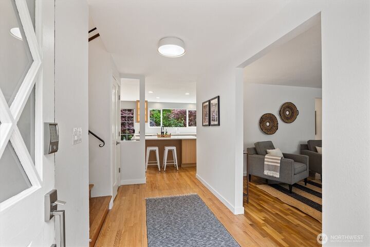 Property Photo:  9226  Matthews Avenue NE  WA 98115 