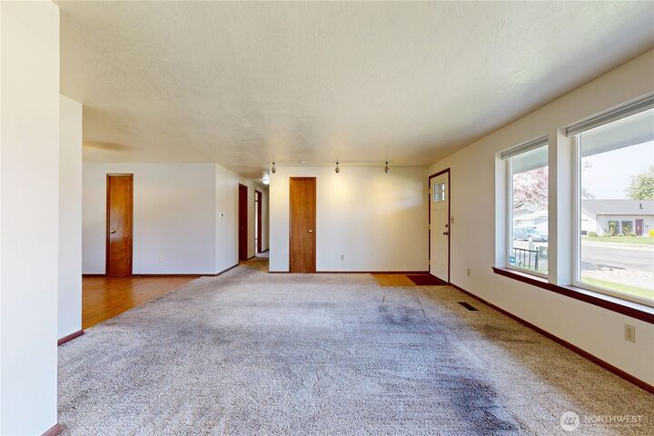 Property Photo:  241  Bandra Drive  WA 99362 