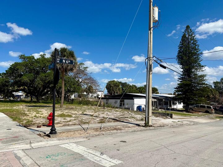 Property Photo:  424 N 6th Street  FL 34950 