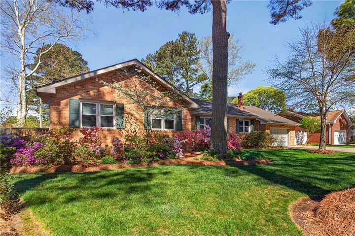 Property Photo:  1109 Cresthaven Ln  VA 23464 