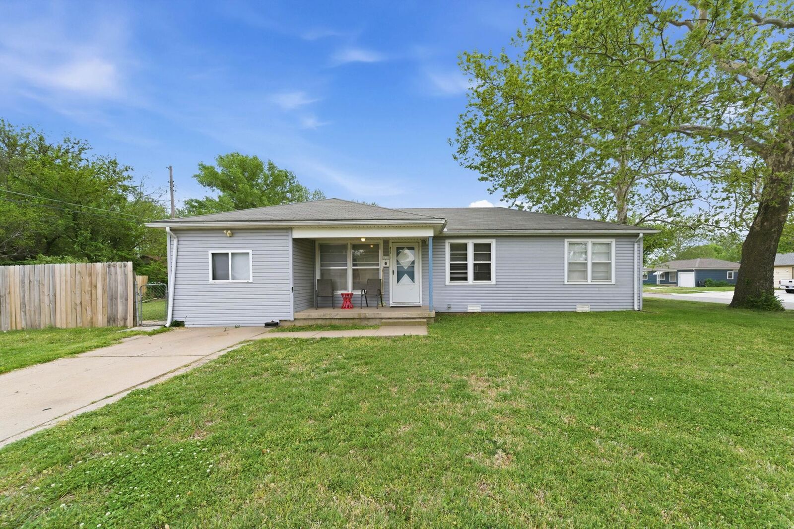 Property Photo:  817 W 34th St S  KS 67217 