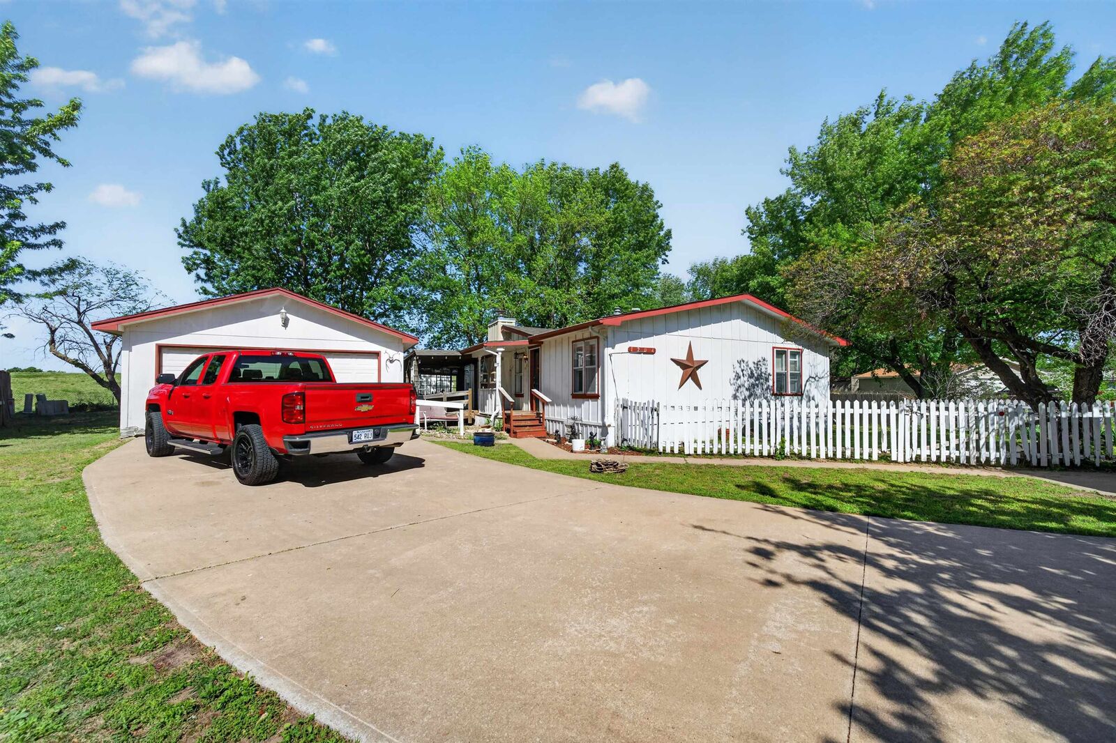 Property Photo:  1204 E Idlewild  KS 67216 