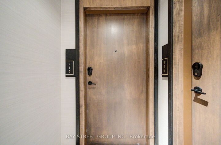 Property Photo:  120 Eagle Rock Way 210  ON L6A 5C2 