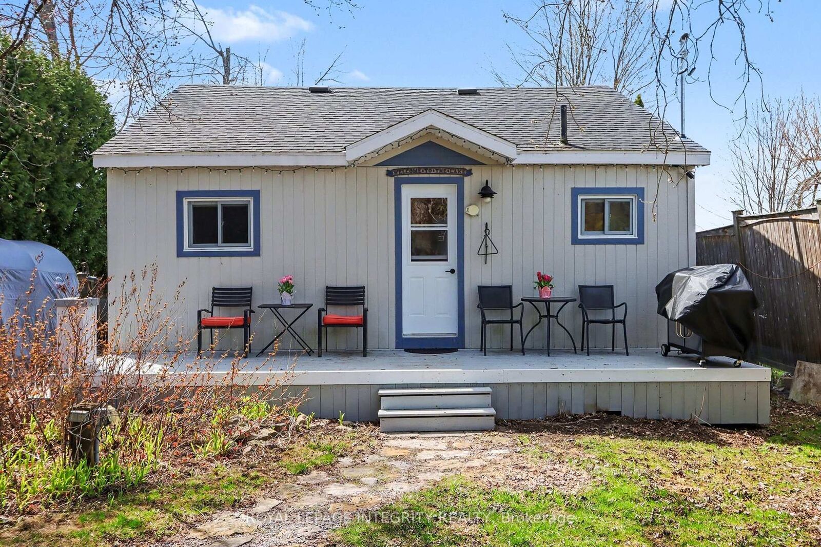 Property Photo: 109 Rideau Street S ON K7H 3C7