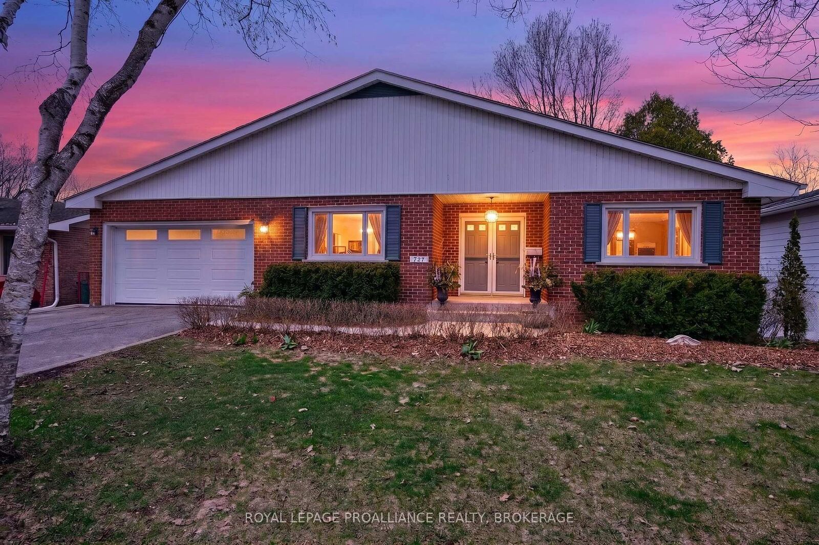 Property Photo: 727 Aylmer Crescent ON K7M 6E5