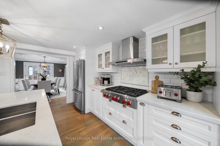 Property Photo: 36 Mississauga Road N ON L5H 2H6