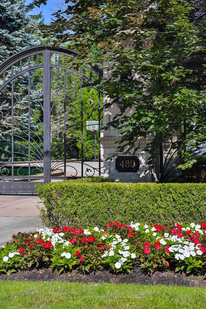 Property Photo:  489 Lakeshore Road E  ON L6J 1K4 