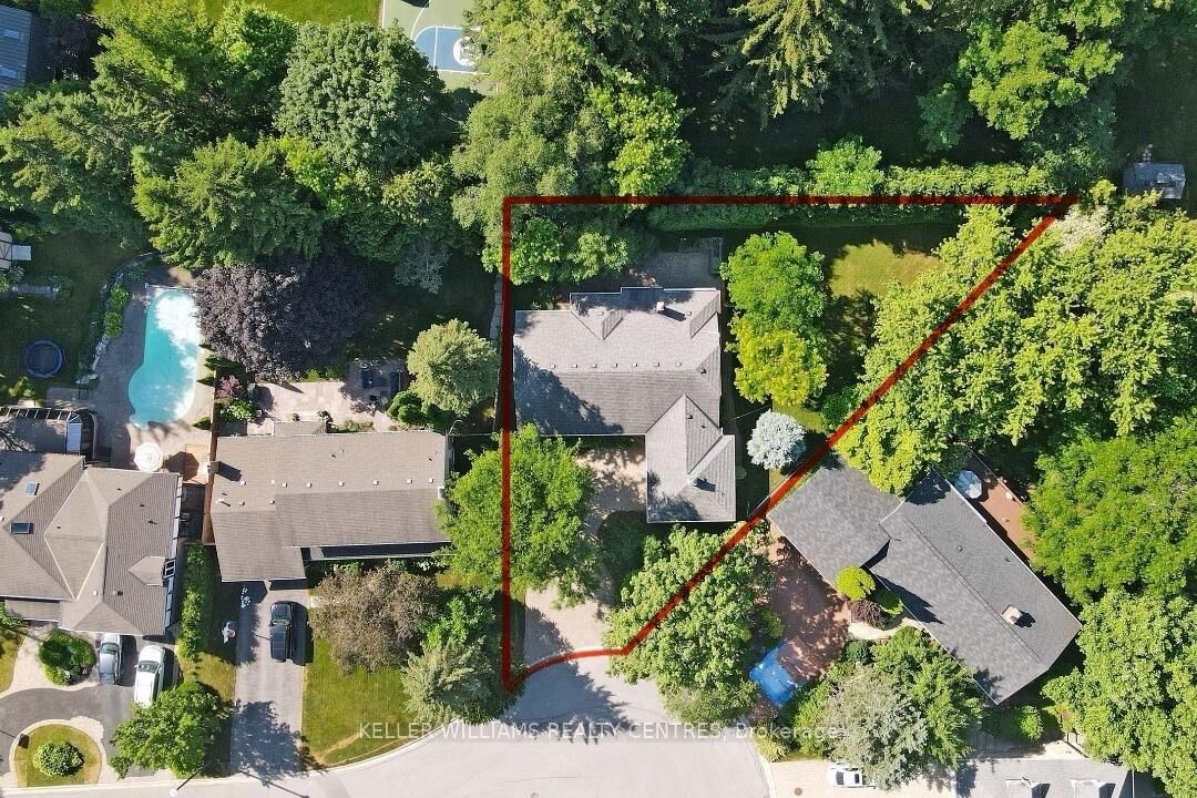 Property Photo: 27 Hawthorne Lane ON L4G 3K8