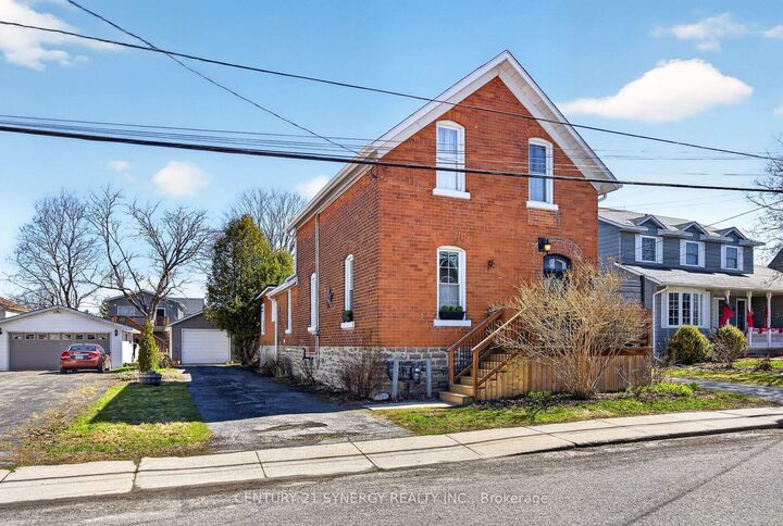 Property Photo:  33 Napoleon Street  ON K7C 2X4 