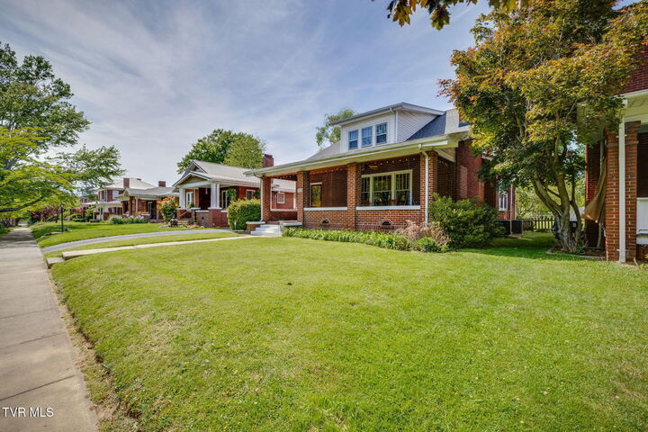Property Photo:  812 West Maple Street  TN 37604 
