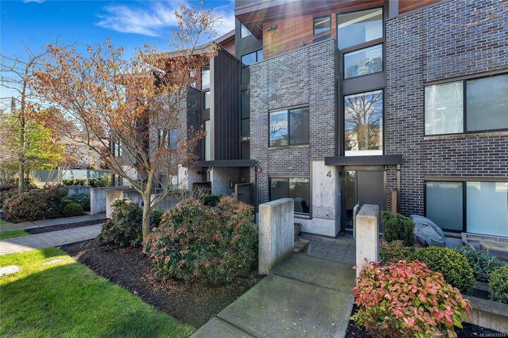 Property Photo: 991 McKenzie Ave #4 BC V8X 3G8