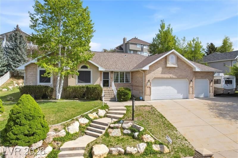 Property Photo: 14 E Fairway Dr UT 84054