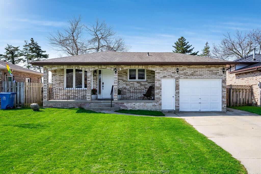 Photo de la propriété:  237 Murray Street  ON N9Y 3R7 