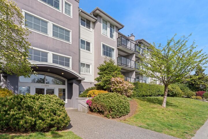 Property Photo: 33599 2 Avenue 305 BC V2V 6J3
