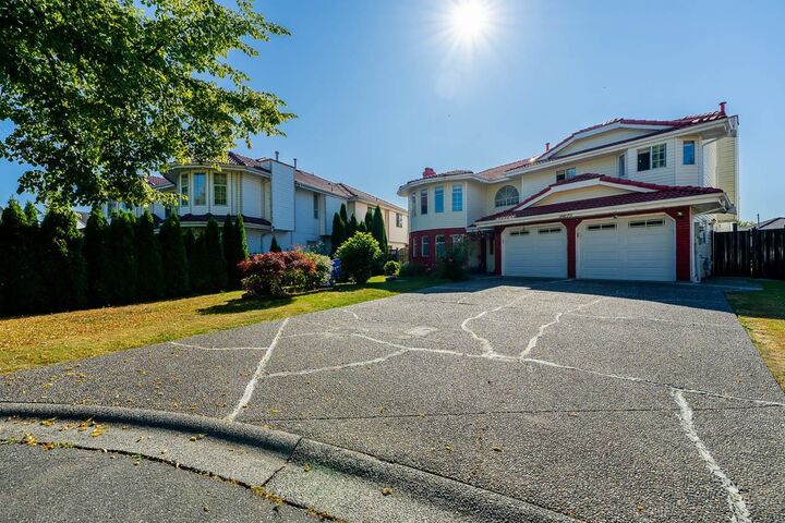 8879 141B Street — photo 1