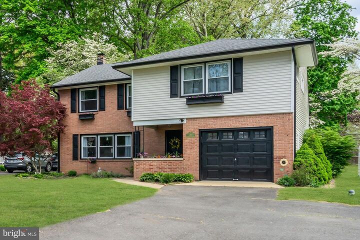 Property Photo:  16 Glenolden Road  PA 19067 