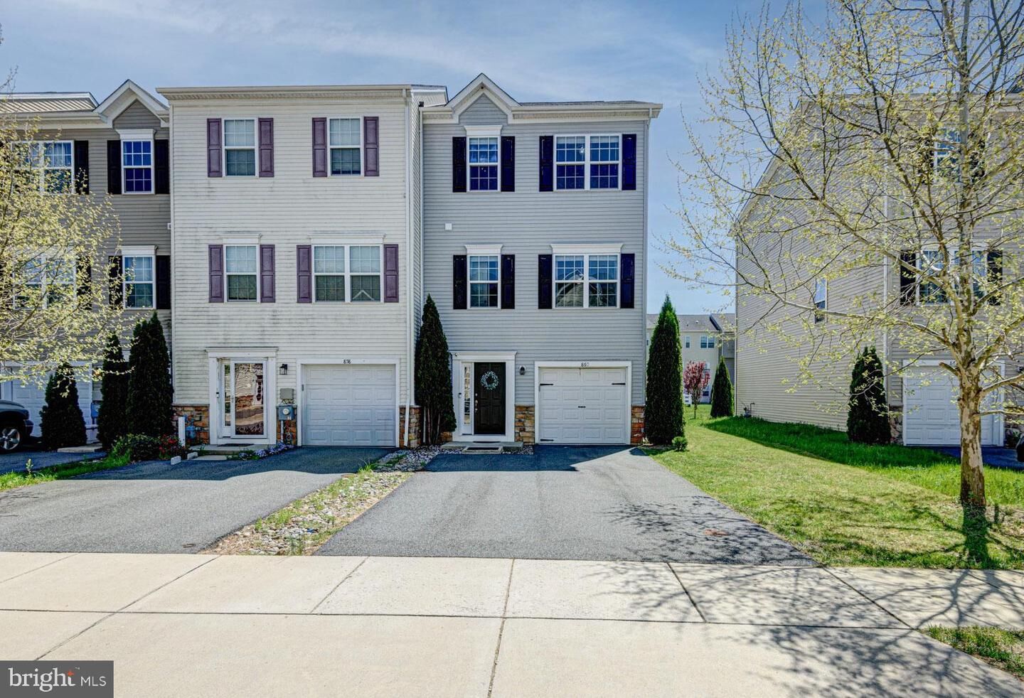 Property Photo: 860 Lissicasey Loop DE 19709