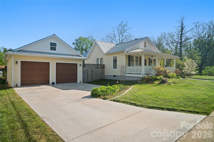 Property Photo:  416 3rd Avenue W  NC 28739 