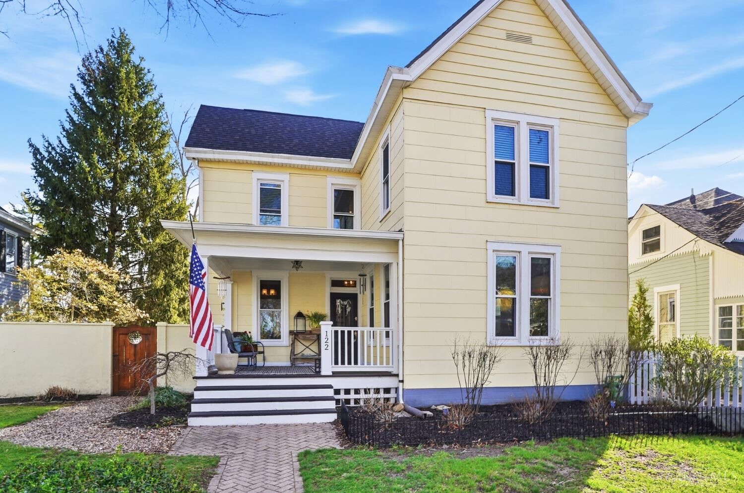 Property Photo:  