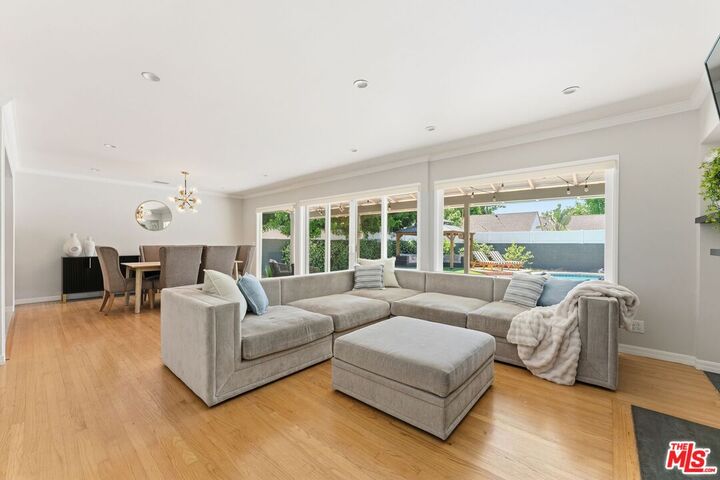 Property Photo:  14056 Margate St  CA 91401 