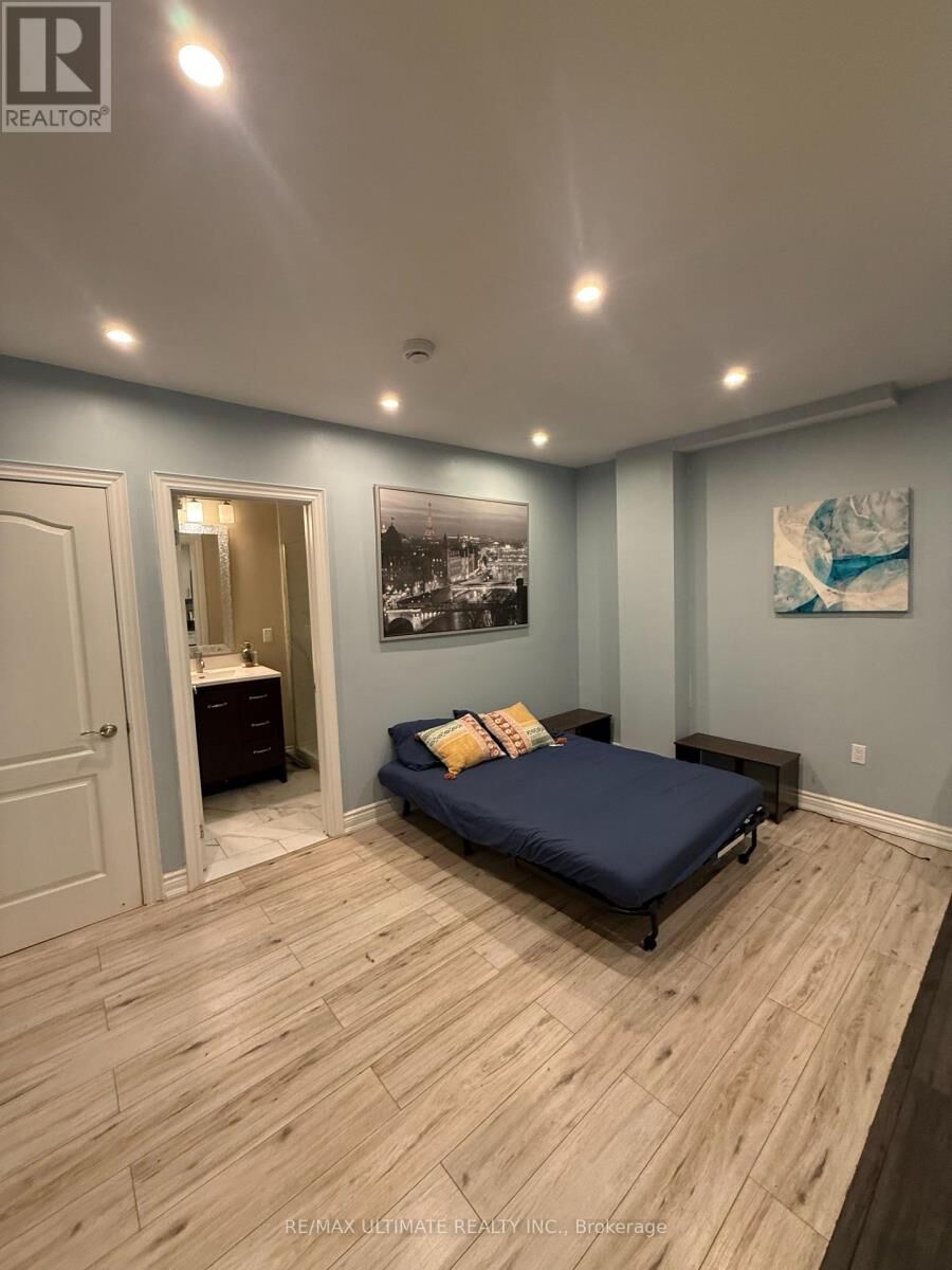 Property Photo: 1166 Glengrove Avenue West 2 Lower ON M6B 2K4
