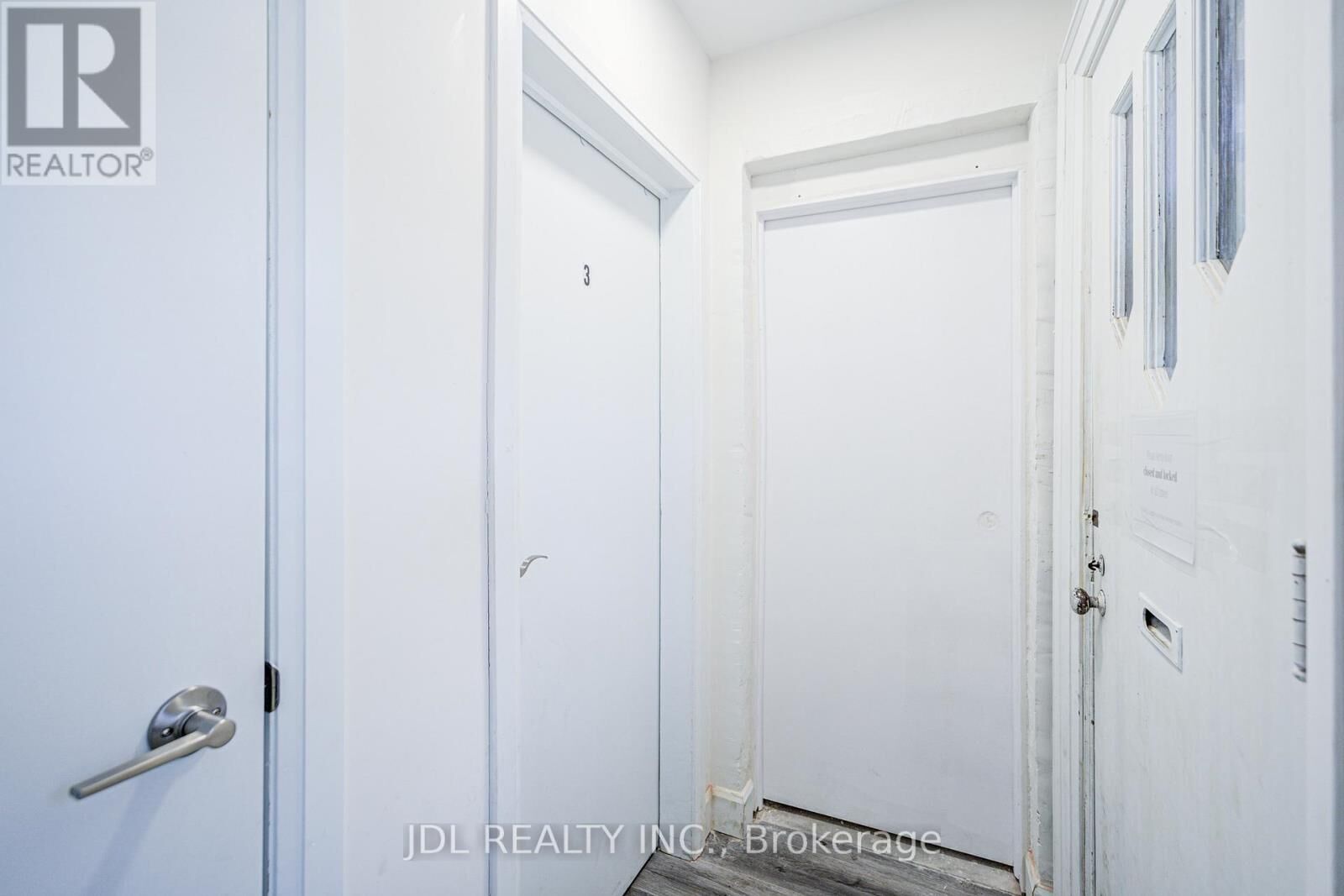 Property Photo: 5 Sorauren Avenue 3 ON M6R 2C6