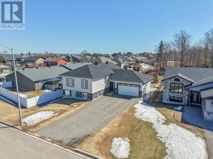 Photo de la propriété:  3 Memorial Dr  ON P6B 0G2 