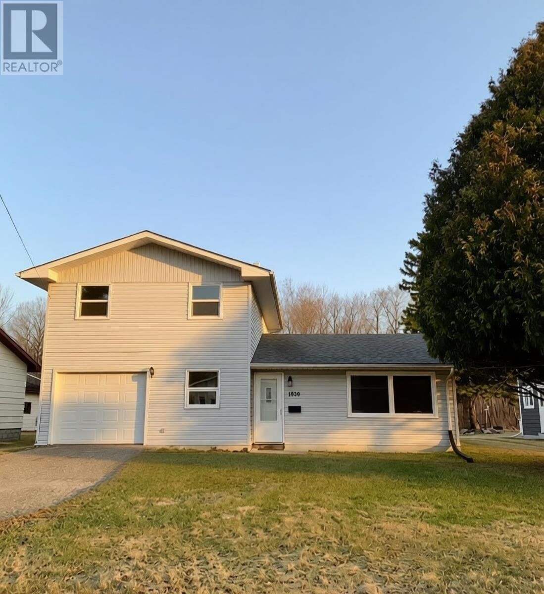 Photo de la propriété:  1039 Williams Ave  ON P9A 3P4 