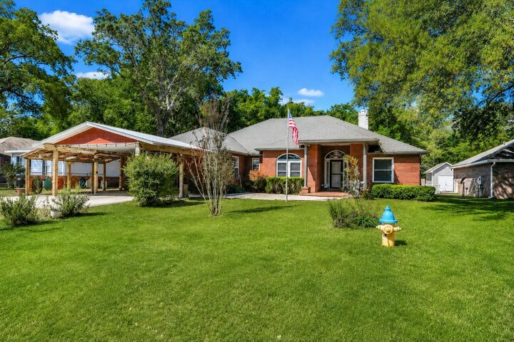 Property Photo:  328 Chippewa Drive  FL 32578 
