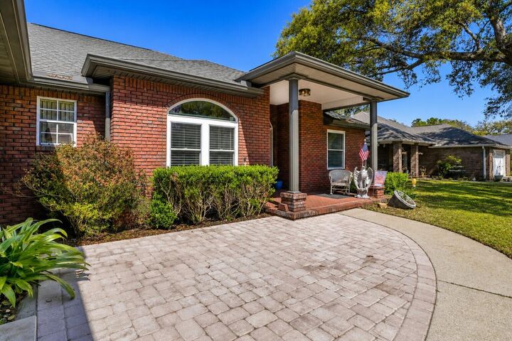 Property Photo: 328 Chippewa Drive FL 32578