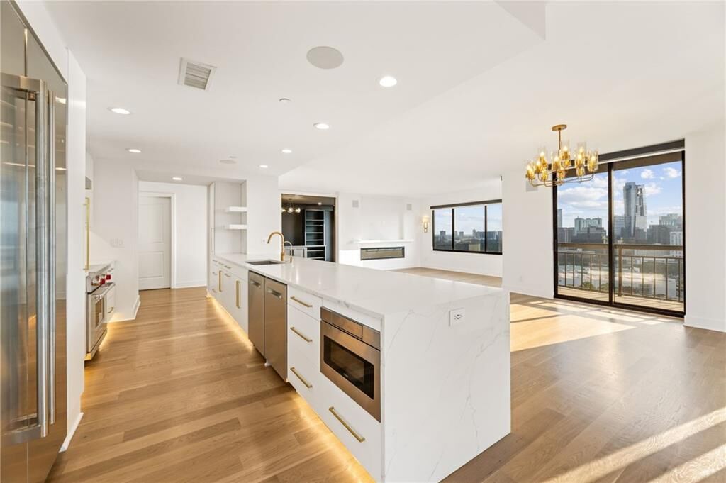Property Photo: 3481 Lakeside Drive NE P206 GA 30326