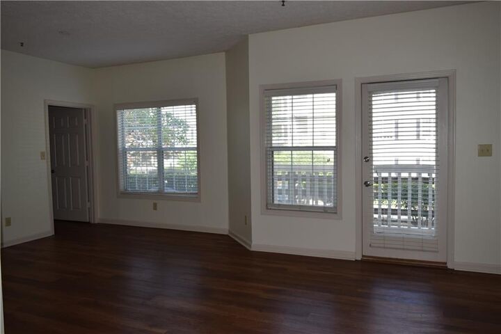 Property Photo:  1250 Parkwood Circle SE 1102  GA 30339 
