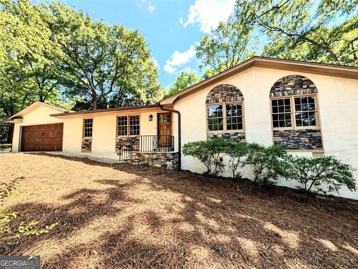 Property Photo:  2304 Rolling Acres Court  GA 30094 
