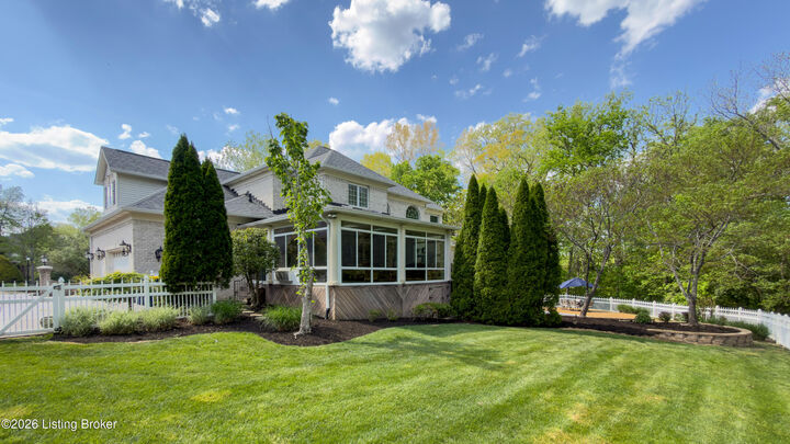 Property Photo:  18901 Ridgeleigh Ln  KY 40245 