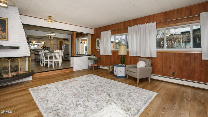 Property Photo:  611 3rd Avenue NW  ND 58554 