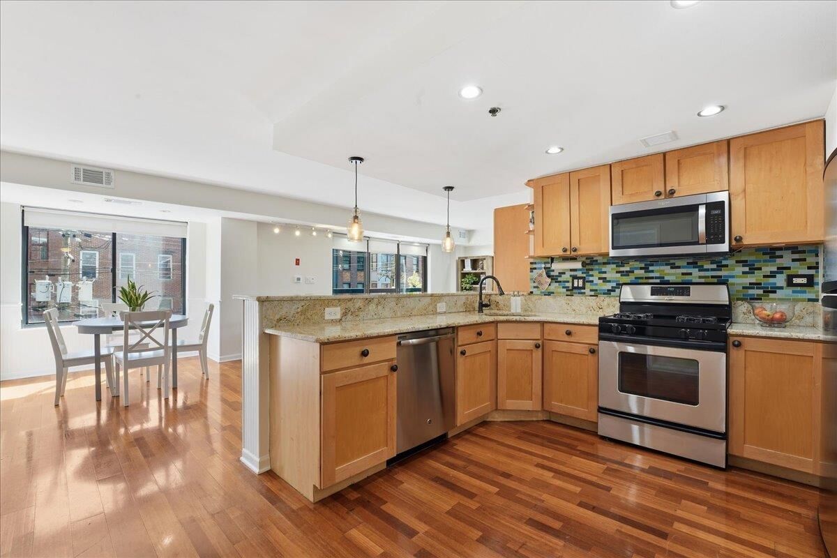 Property Photo:  700 1st St 3H  NJ 07030 