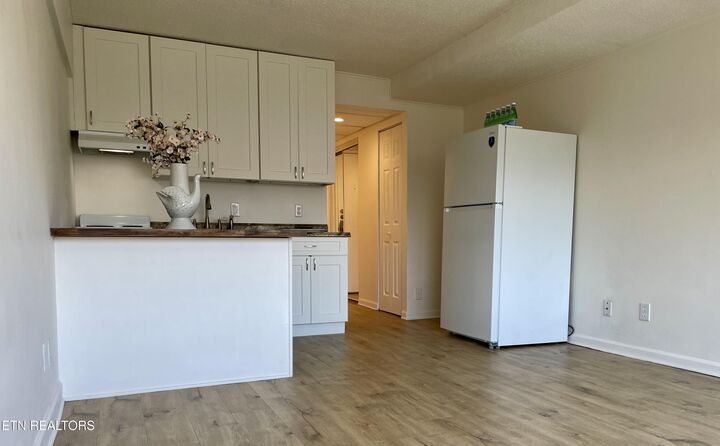 Property Photo:  1700 Clinch Ave 221  TN 37916 