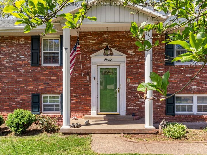 Property Photo:  9 Brentwood Circle  WV 25143 