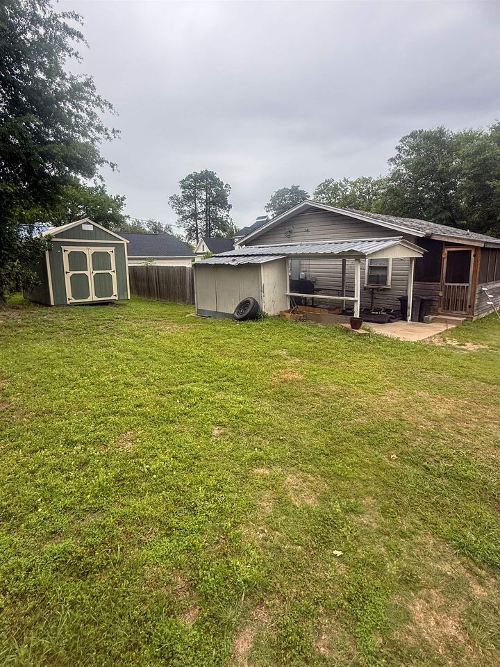 Property Photo: 514 W Kaufman St TX 75644