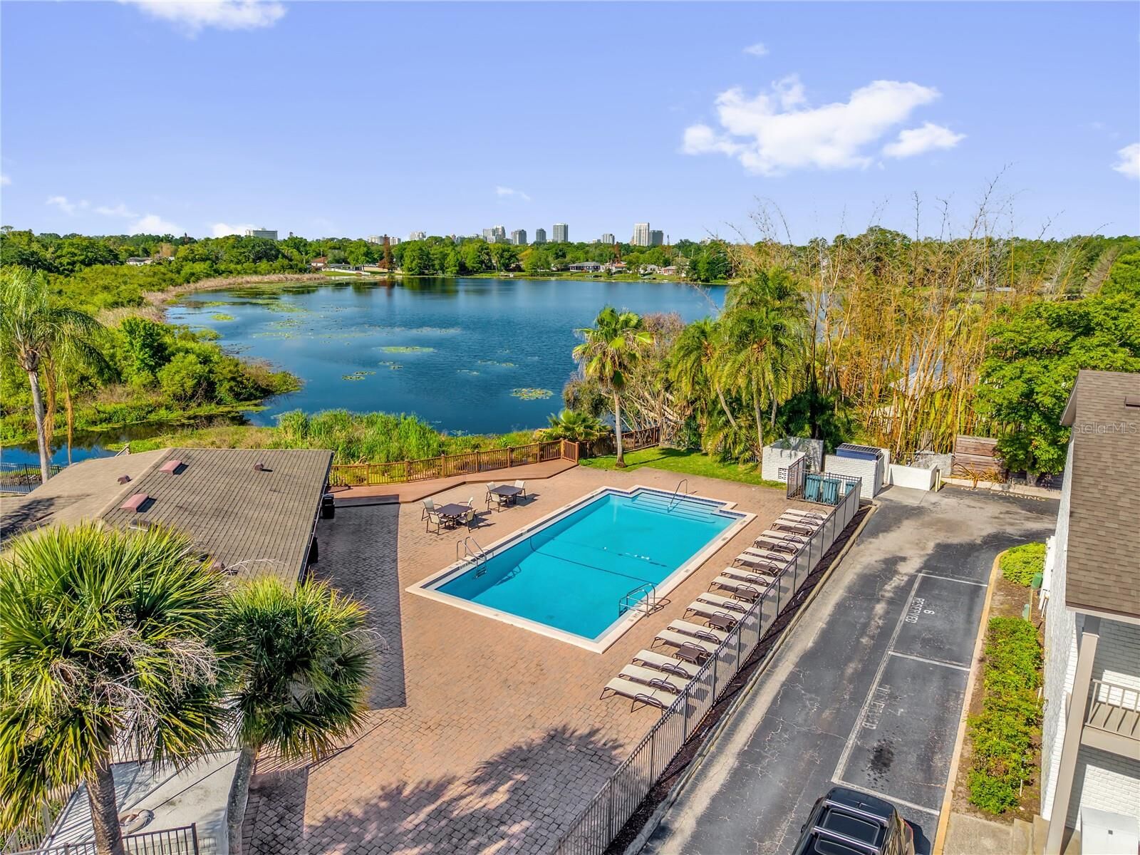 Property Photo:  2916 Plaza Terrace Drive 2916  FL 32803 
