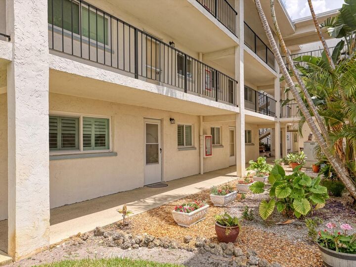 Property Photo: 708 Tamiami Trail S 105 FL 34285