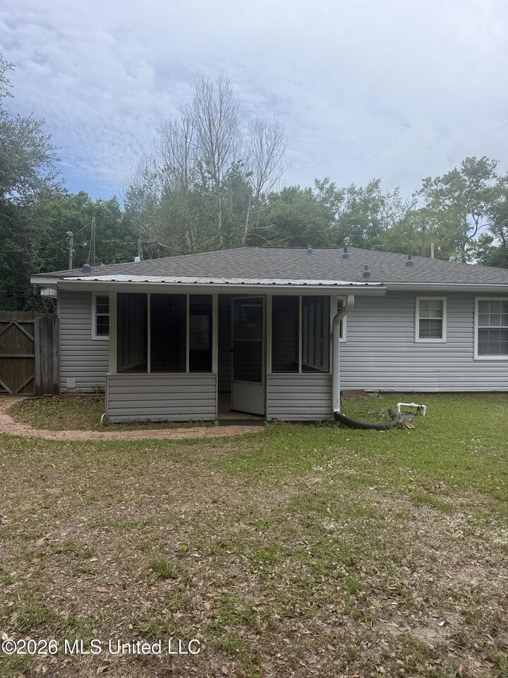 Property Photo:  1716 Tradewinds Drive  MS 39553 