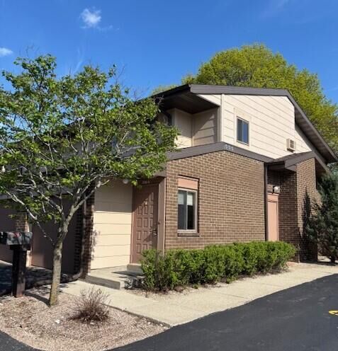 Property Photo:  305 Cheviot Chase - 6  WI 53186 