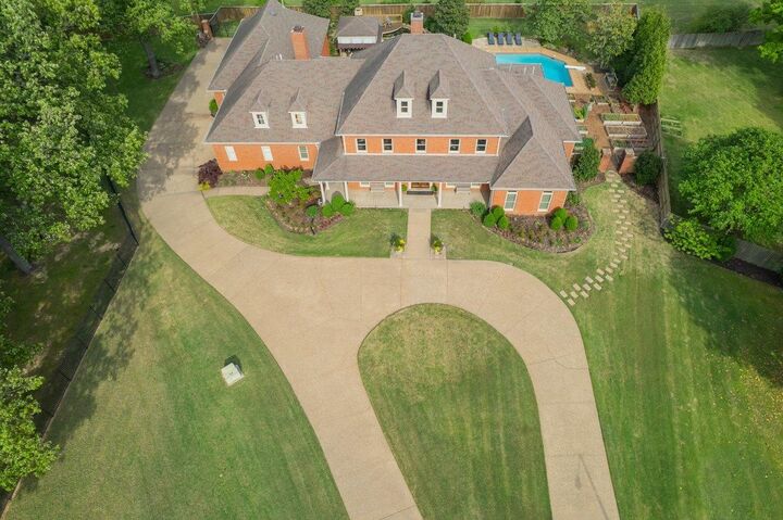 Property Photo:  9658 E Dove Meadow Cv  TN 38139 