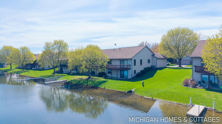 Property Photo:  1674 Lakeview Drive  MI 49464 
