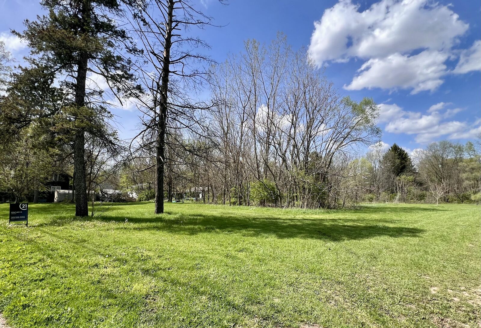 Property Photo:  1015 Lake Street  MI 49120 