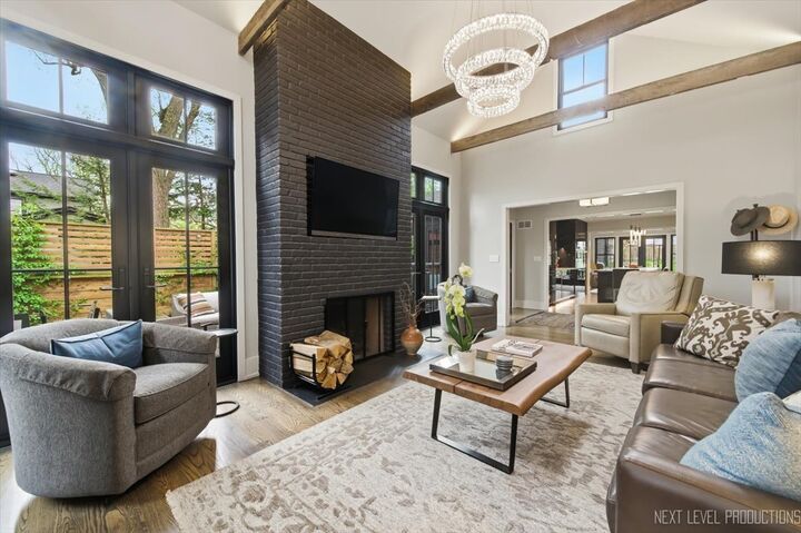 Property Photo: 320 S 6th Street IL 60134